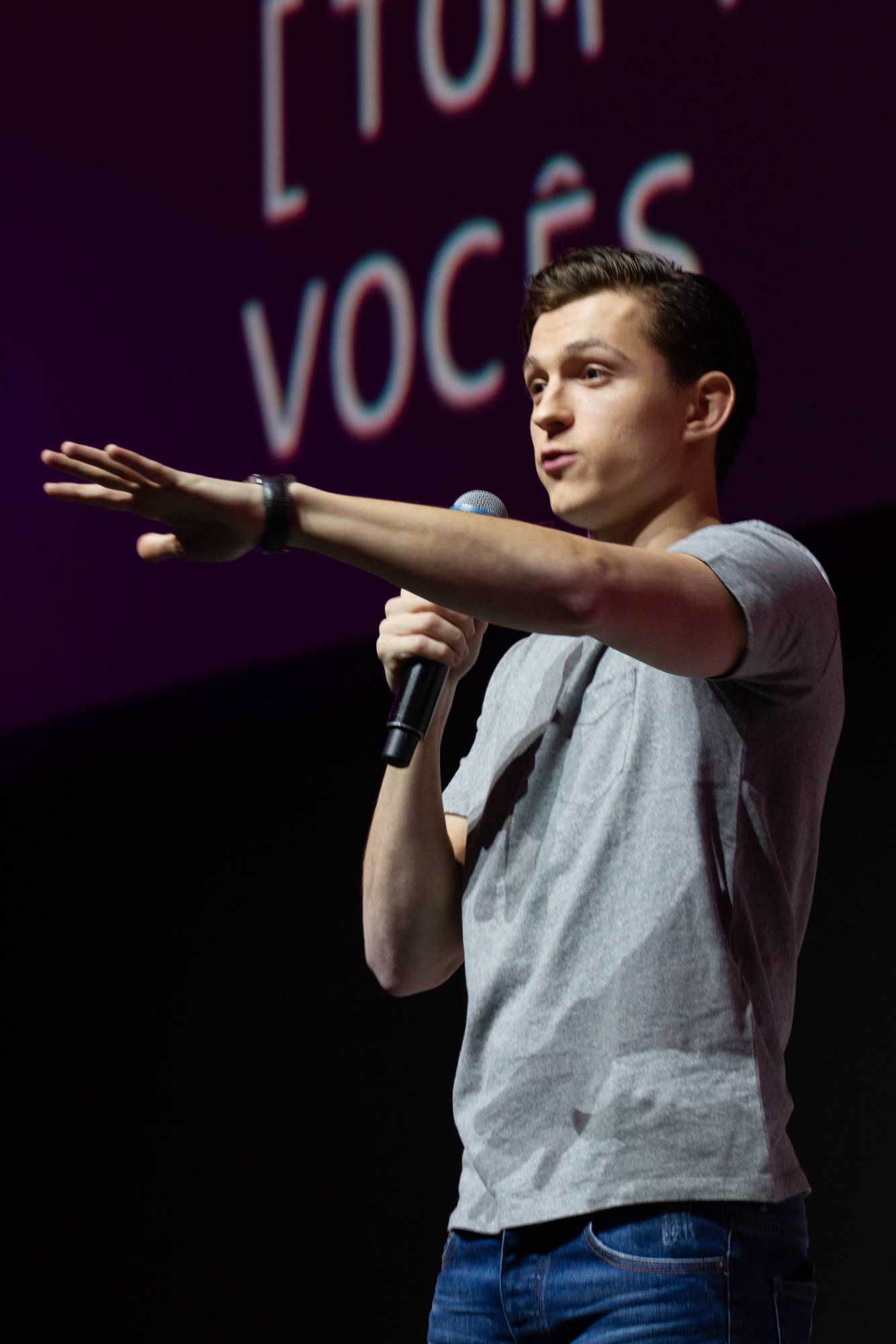 开云-JackeyLove重返赛场，重要助攻首场状态出色，巴塞罗那观众沸腾！观众掌声雷动的简单介绍-开云